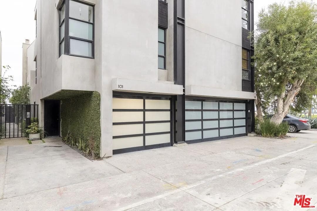 Venice Beach House living space