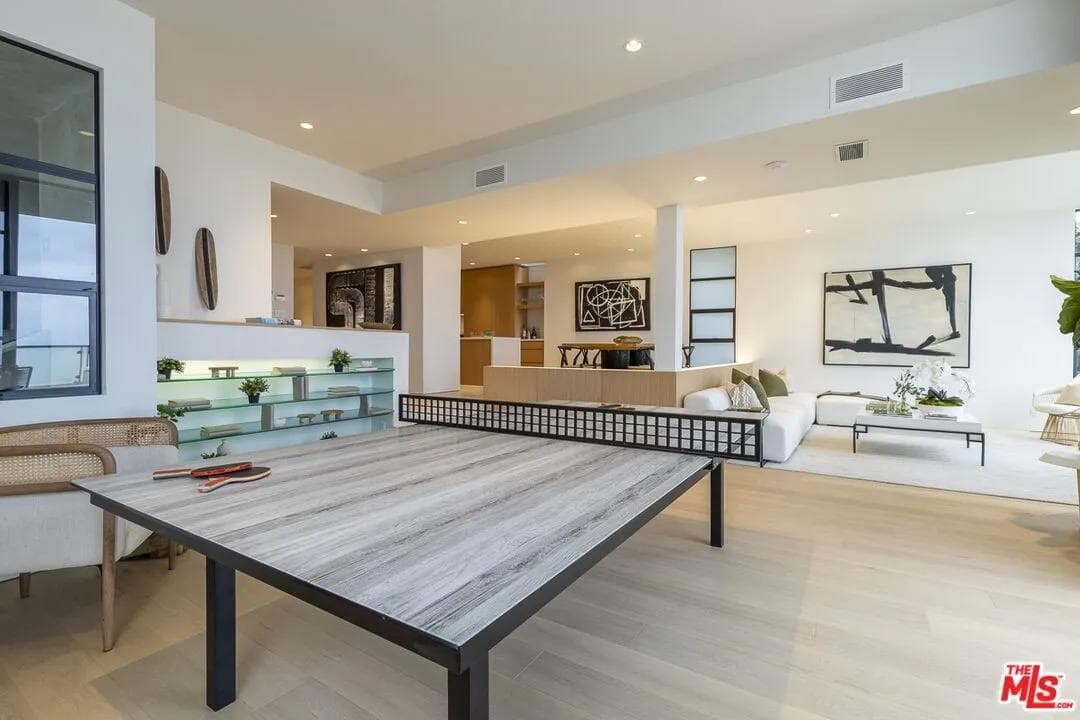 Venice Beach House dining area
