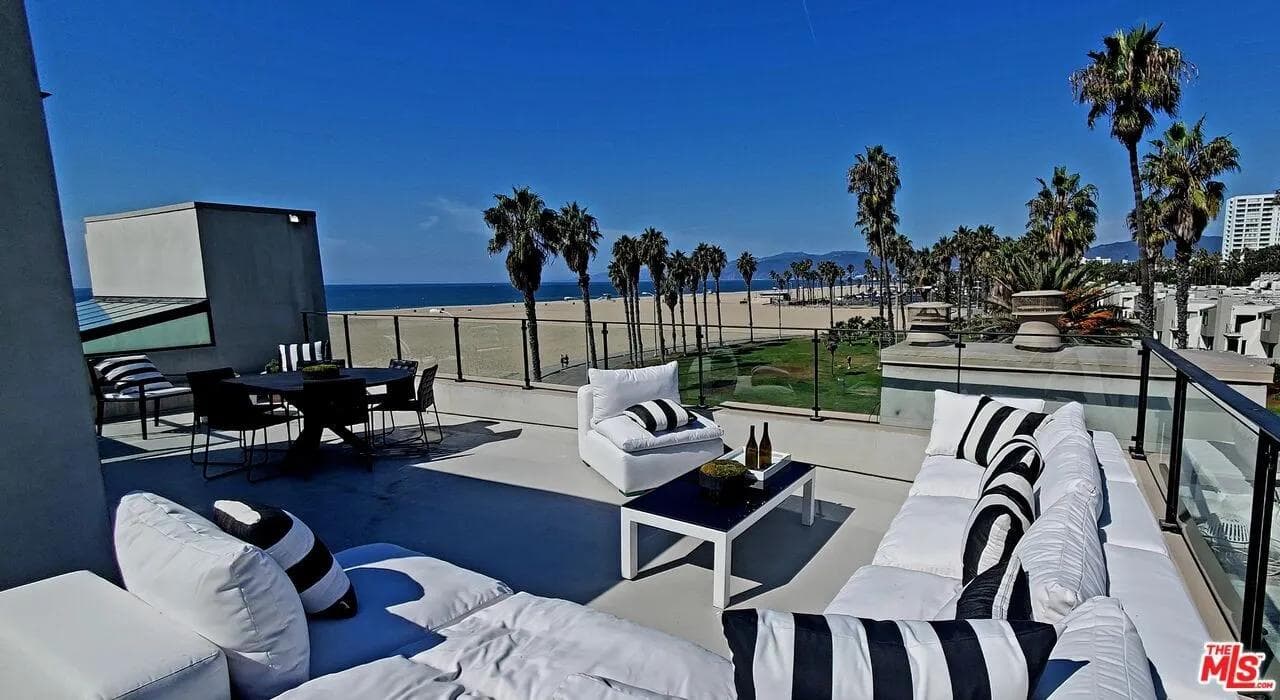 Venice Beach House bathroom